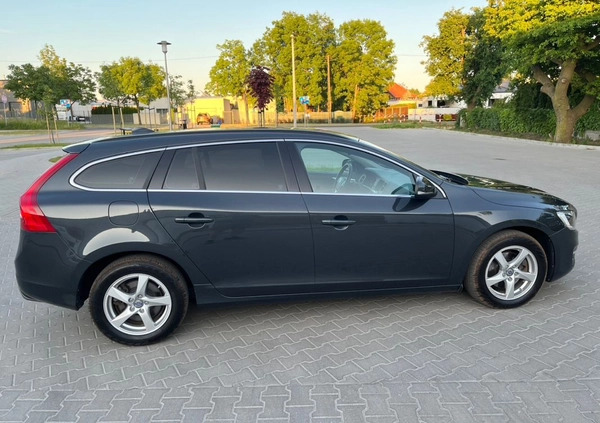 Volvo V60 cena 62900 przebieg: 133500, rok produkcji 2016 z Szprotawa małe 121